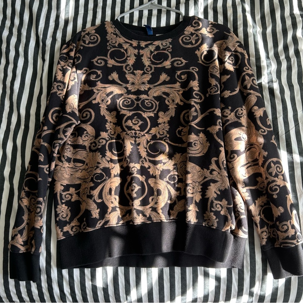 H&M DIVIDED baroque printed sweatshirt Women’s M